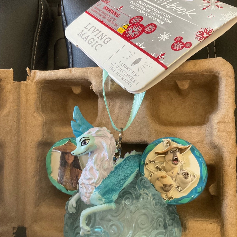 Disney  RAYA  SISU Sketchbook ornament The last Dragon  lights up 2023 rare